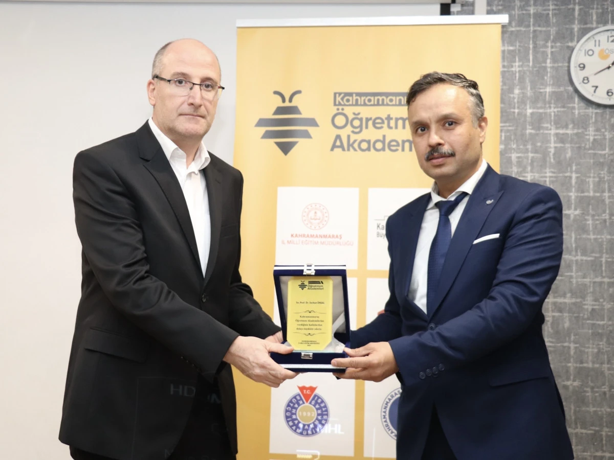 Prof. Dr. Serkan Ünsal: “Öğretmen, Bilgi Aktaran Değil, Değer İnşa Eden Bir Rehberdir”