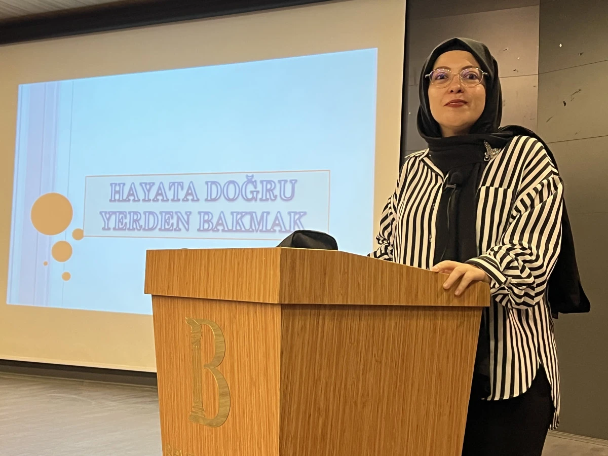 Psikolog Sandaloğlu, Hayata Doğru Yerden Bakmak: Beyza Koleji’nde Öğrencilere Farkındalık Semineri