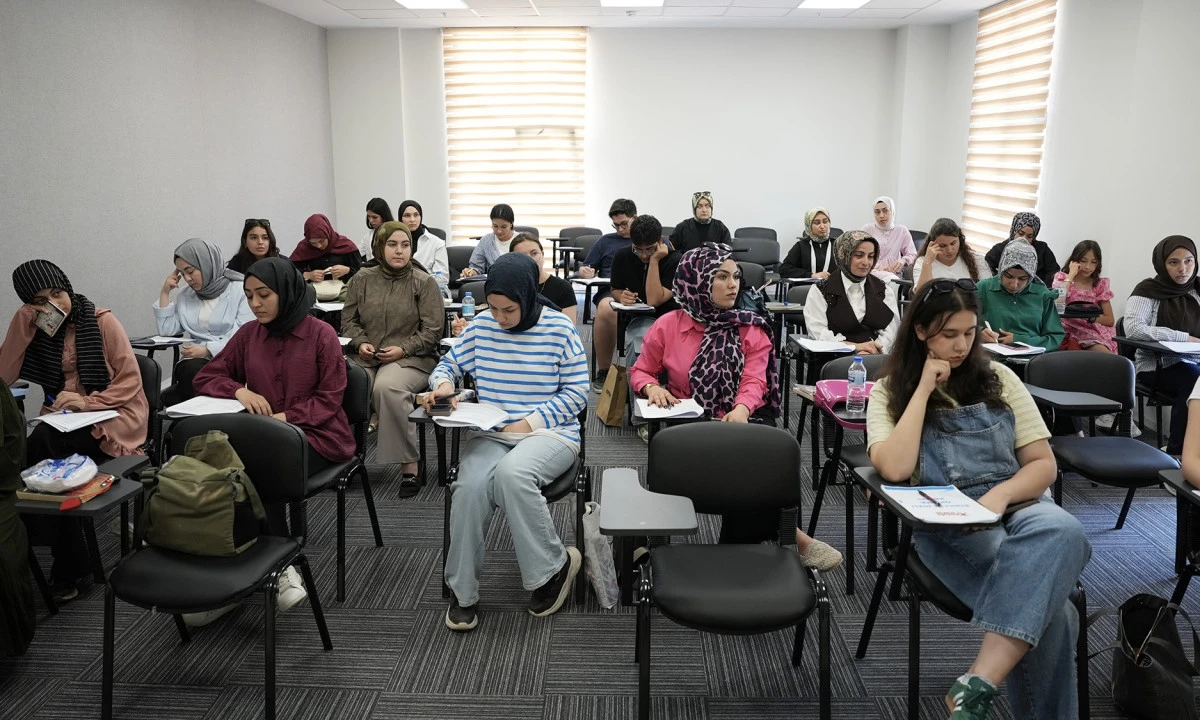Pusula Maraş ile Gen&ccedil;lerin Akademik Gelişimine Destek