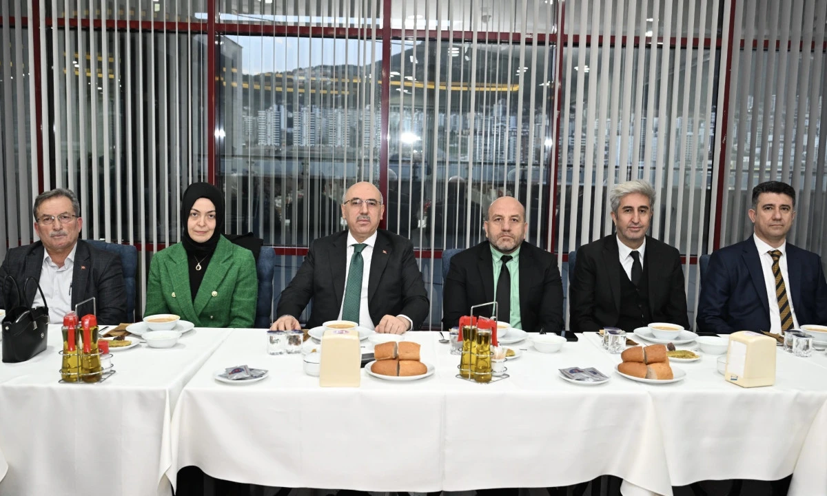 Ramazan&rsquo;ın Bereketi Huzurevi Sakinleriyle Paylaşıldı 