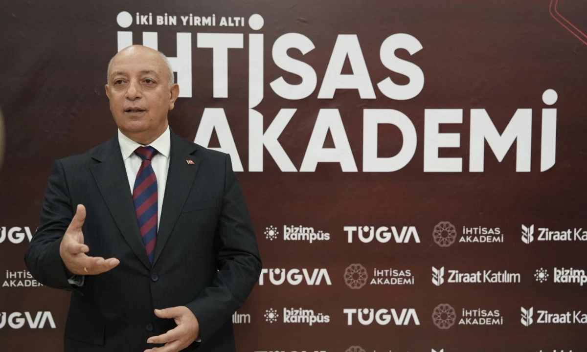 Rekt&ouml;r Bakan&rsquo;dan Gen&ccedil;lere Başarı Form&uuml;l&uuml;: "Konfor Alanını Terk Edin, Akıl Terinizi Akıtın"