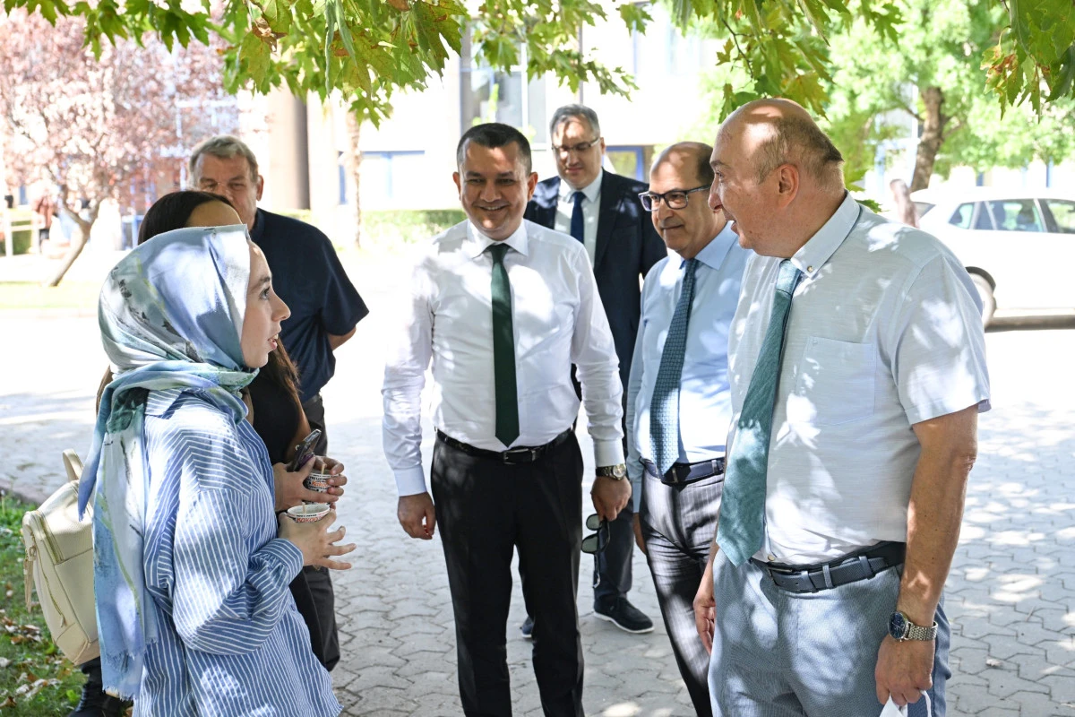 Rektör Yasım, “Üniversitene Hoş Geldin” Etkinliklerinde Öğrencilerle Buluştu