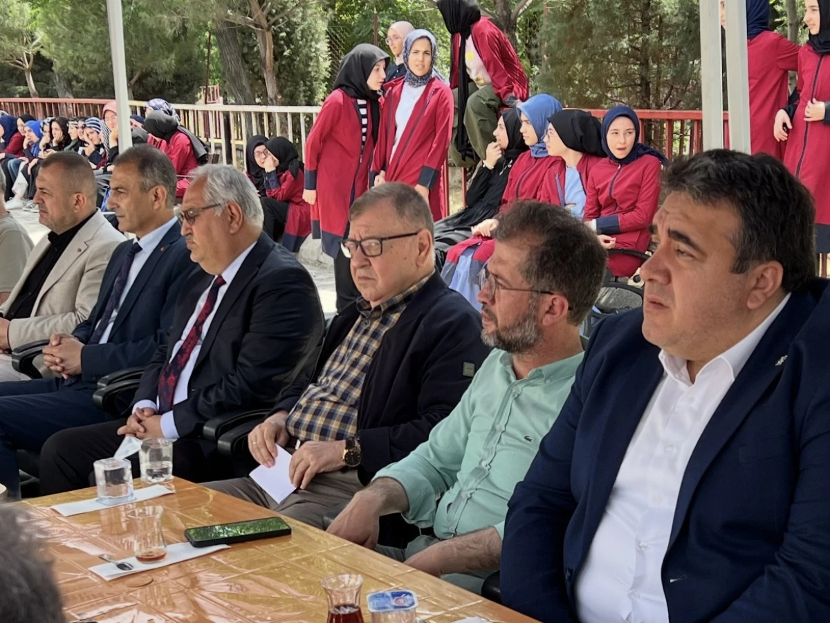 Sandal Hoca Bahar Şenliği’nde Vefa Dolu Gün: Cumhurbaşkanına Mektup Yazdı, Okula Dedesinin İsmi Verildi