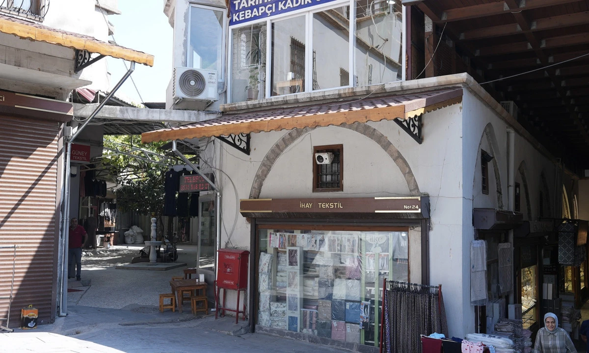 Sara&ccedil;hane Meydanı Tarihle Uyumlu 