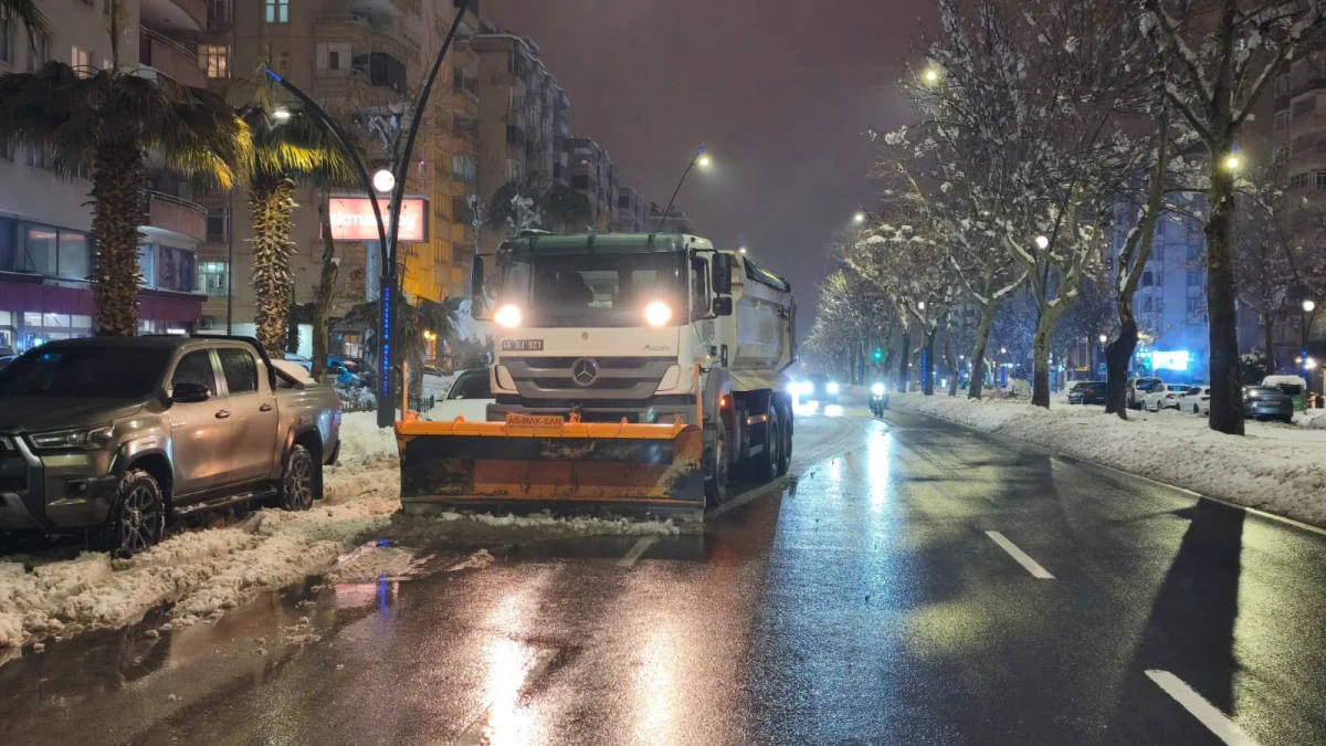 Şehir Merkezinde Arterler Ulaşıma A&ccedil;ık, Buzlanmaya Ge&ccedil;it Yok
