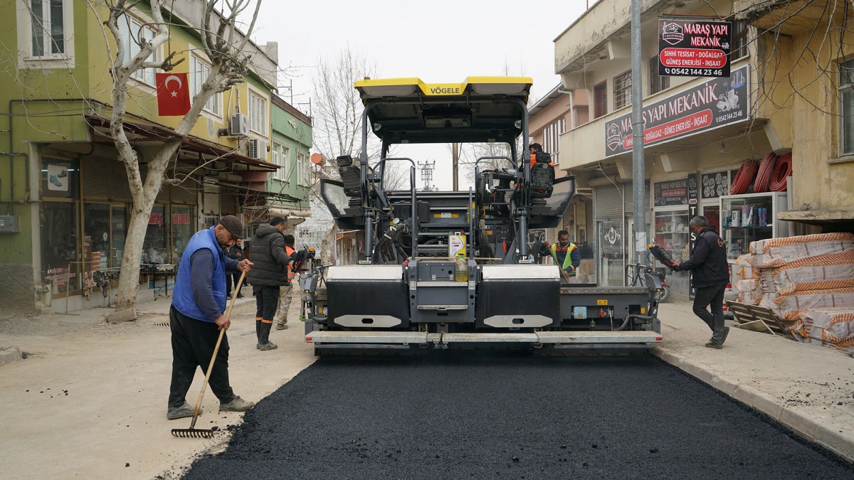 Şehir merkezinde yol onarım atağı s&uuml;r&uuml;yor