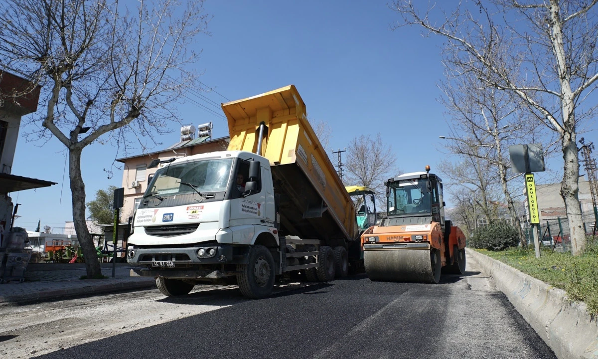 Şehirde Asfalt Mesaisi S&uuml;r&uuml;yor