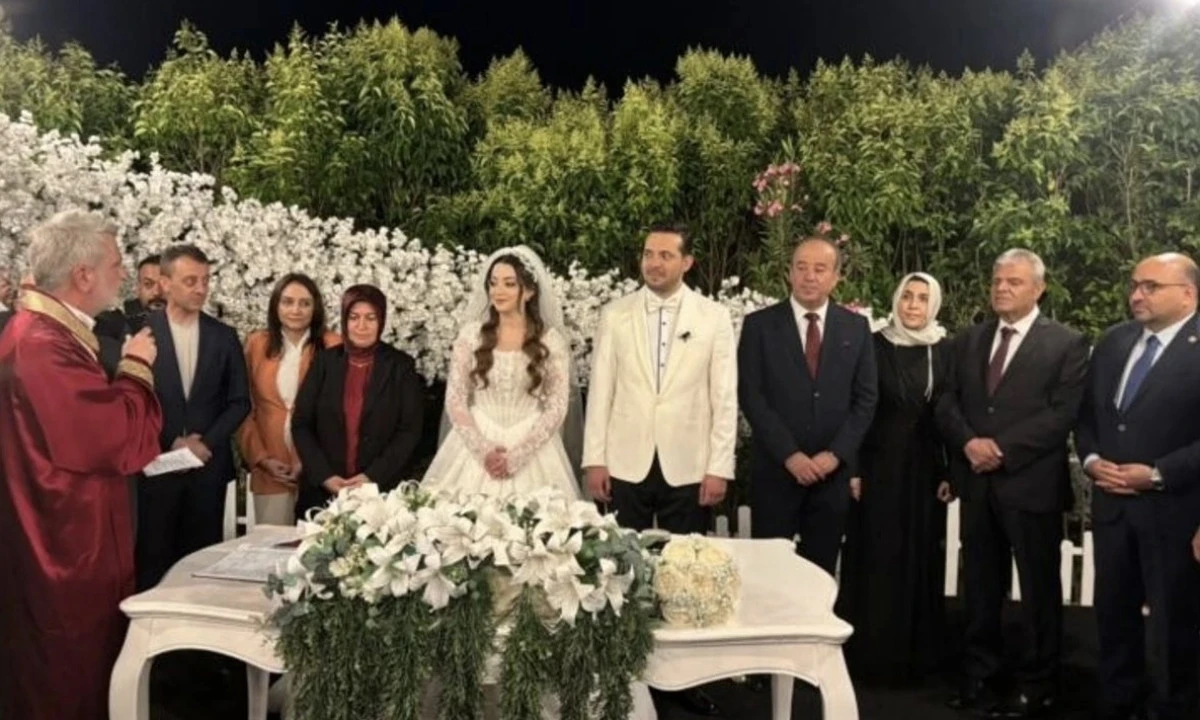 Şehrin &Ouml;nde Gelen İsimleri Bu D&uuml;ğ&uuml;nde Buluştu: Rabia Kamalak ve Yunus Emre Sarıkaya D&uuml;nyaevine Girdi