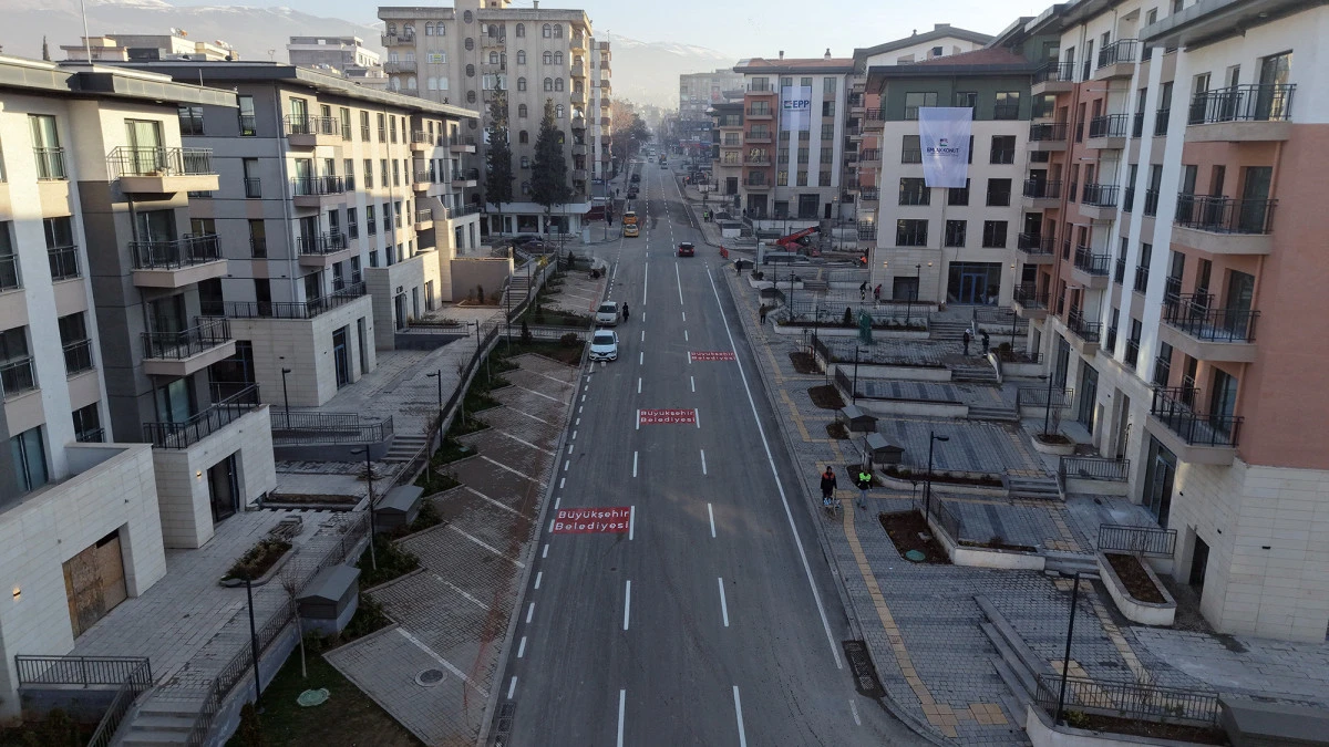 Şehrin Yolları Bir Bir Yenileniyor