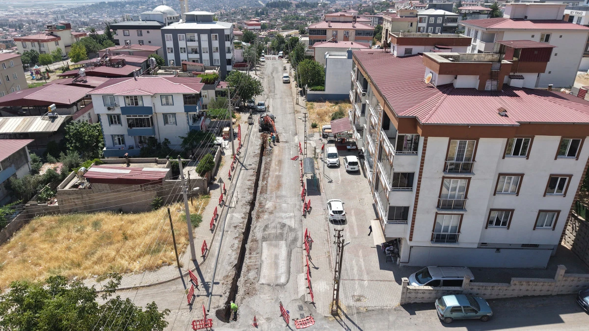Şeref Eroğlu Caddesi&rsquo;nde Altyapı Yatırımları Aralıksız S&uuml;r&uuml;yor