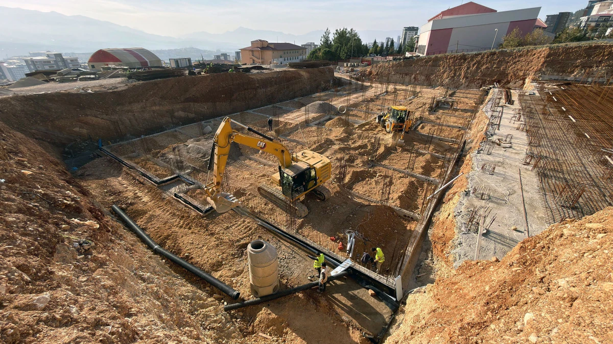 Sosyal ve Sportif Buluşma Alanı Gençlik ve Spor Merkezi’nde Çalışmalar Sürüyor