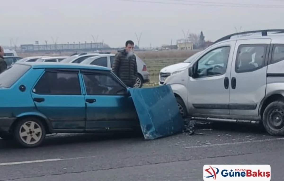 Stadyum Girişi Trafik Kazası: İki Ara&ccedil; &Ccedil;arpıştı, Yaralanan Olmadı