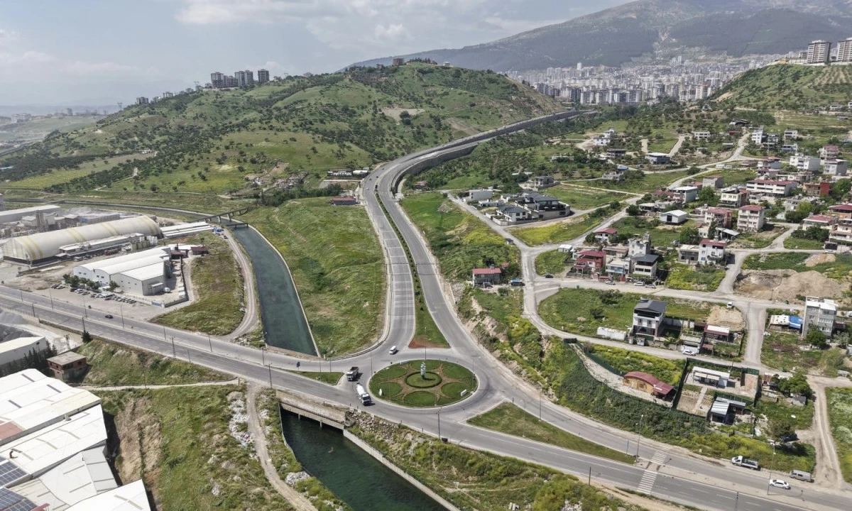 S&uuml;mb&uuml;ll&uuml; Caddesi &Ccedil;ift Y&ouml;nl&uuml; Olarak Trafiğe Kapatıldı!