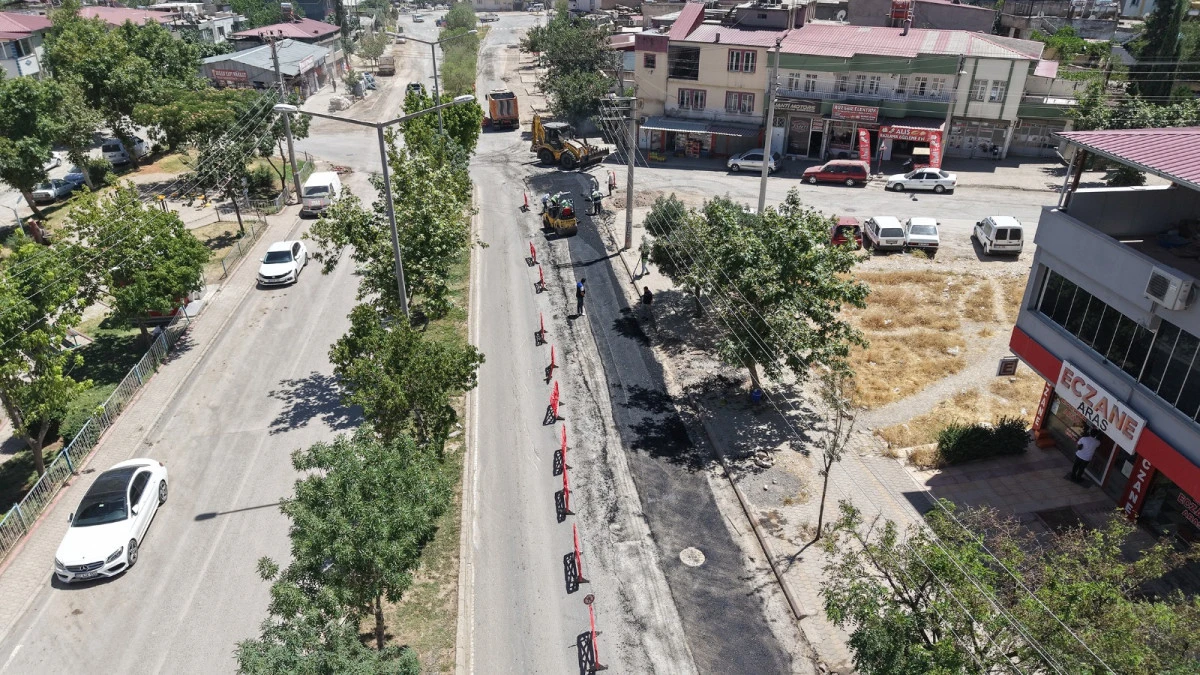 S&uuml;rmeli Bey Caddesi&rsquo;nde Asfaltlama &Ccedil;alışmalarımız S&uuml;r&uuml;yor
