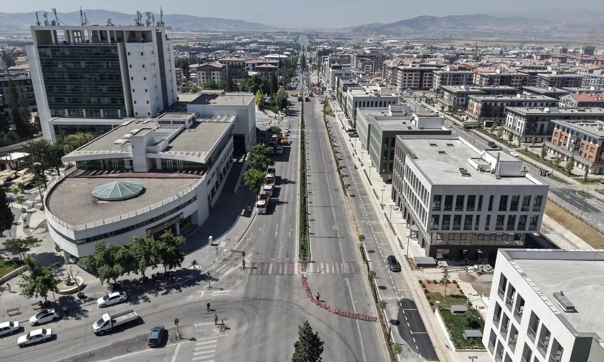 S&uuml;r&uuml;c&uuml;lerin Dikkatine! Azerbaycan Bulvarı&rsquo;nda Altyapı &Ccedil;alışması Başladı