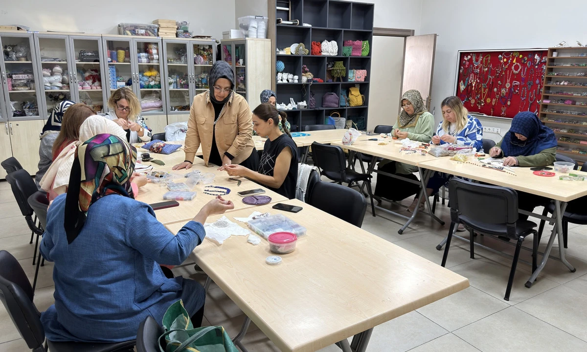 Takı Tasarım Kursunda Hobiler Mesleğe Dönüşüyor