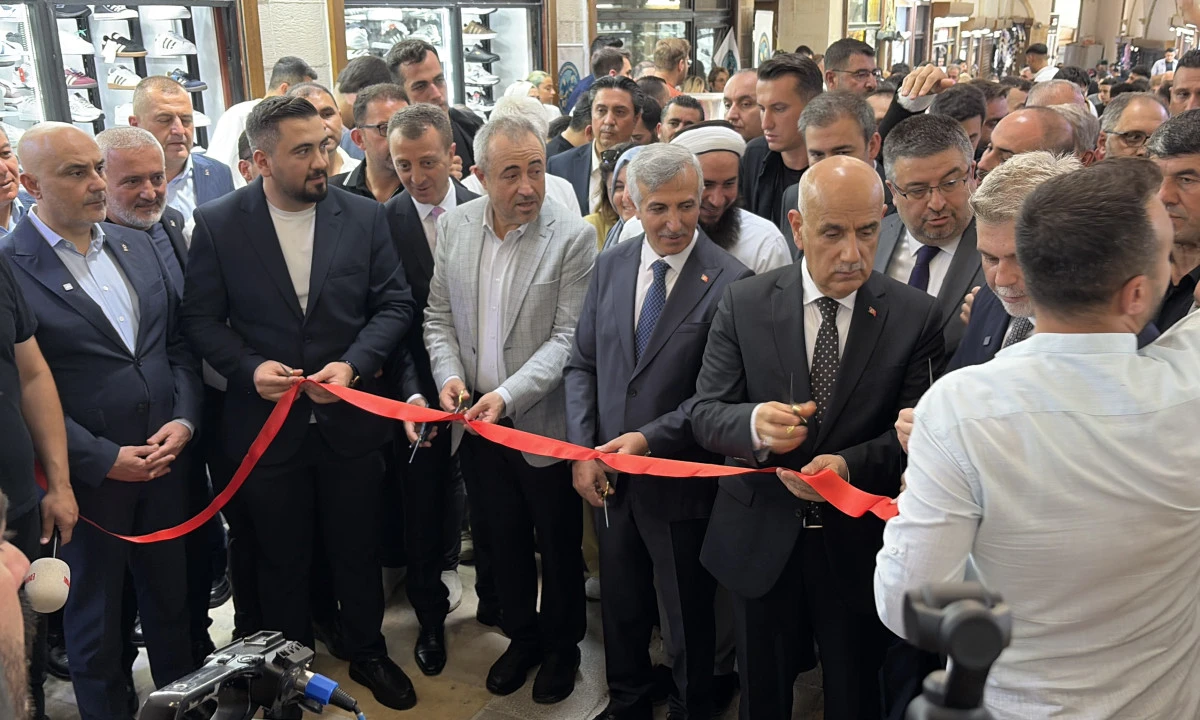 Tarihi Kapalı &Ccedil;arşı A&ccedil;ılışı Tartışma Yarattı! Esnaftan Organizasyona Tepki