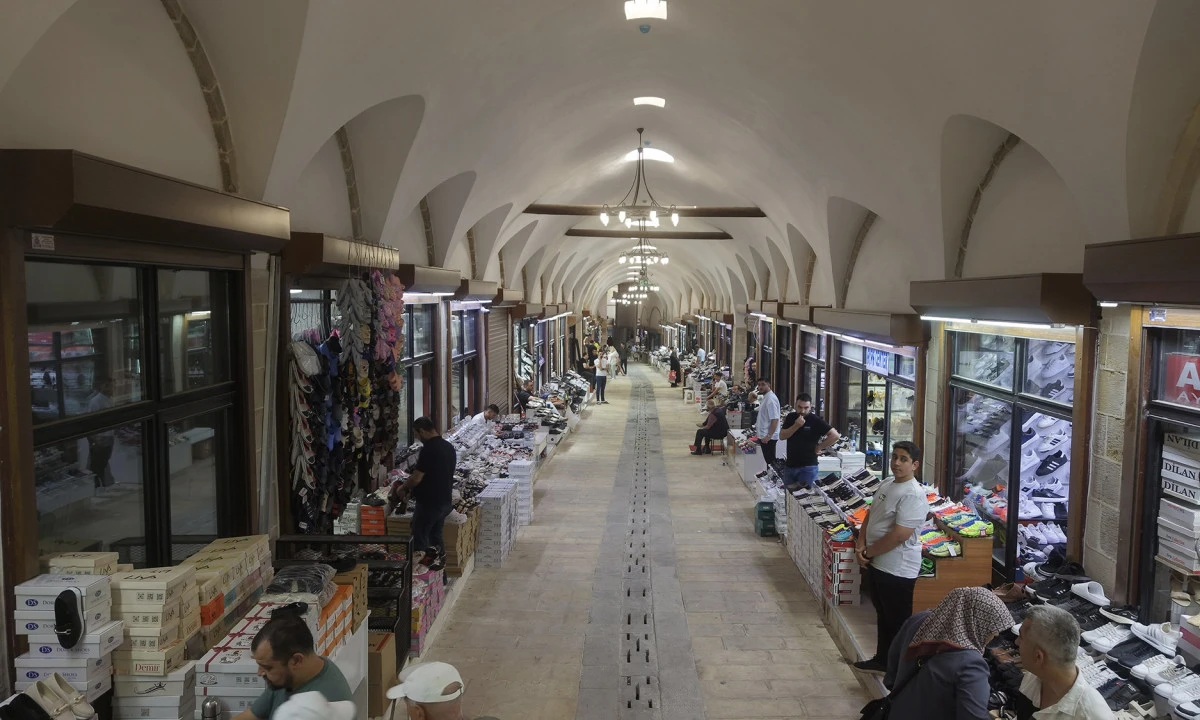 Tarihi Kapalı &Ccedil;arşı Yeniden Hayat Buldu: Asırlık &Ccedil;arşıda Kepenkler A&ccedil;ıldı