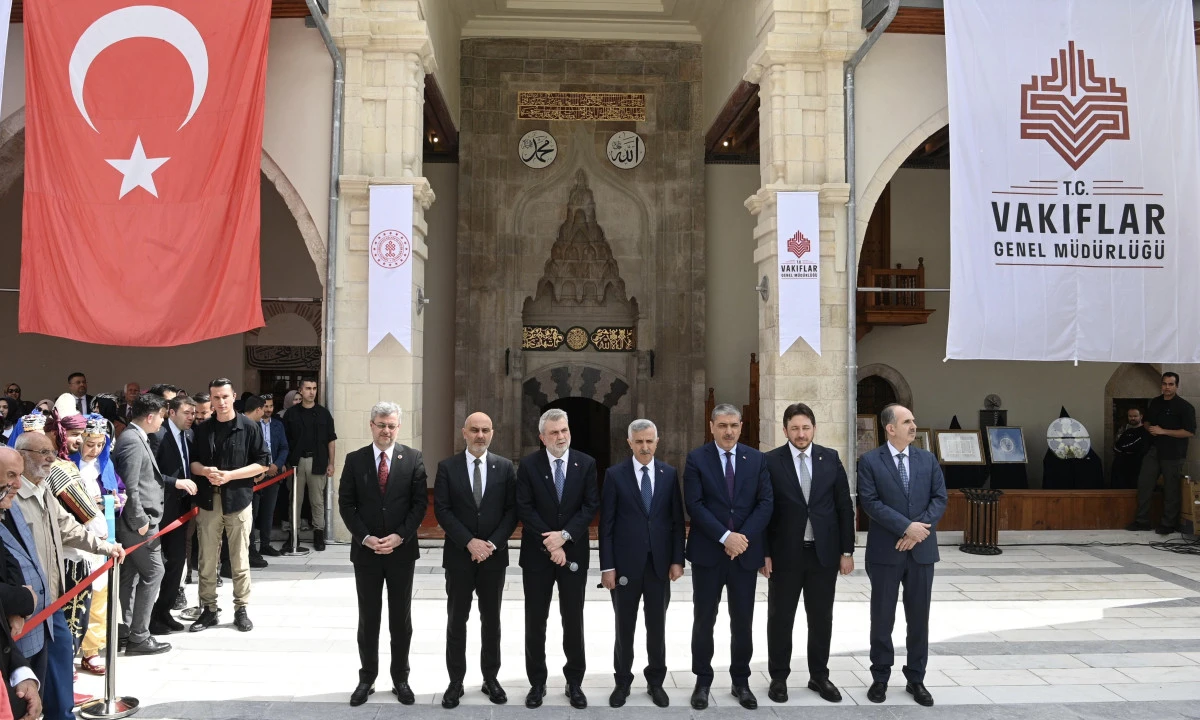 Tarihi Ulu Camii, Cumhurbaşkanı Erdoğan&rsquo;ın Canlı Bağlantıyla Katıldığı T&ouml;renle İbadete A&ccedil;ıldı
