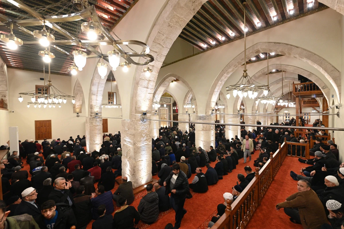 Tarihi Ulu Camii, Kadir Gecesi&rsquo;nde Doldu Taştı