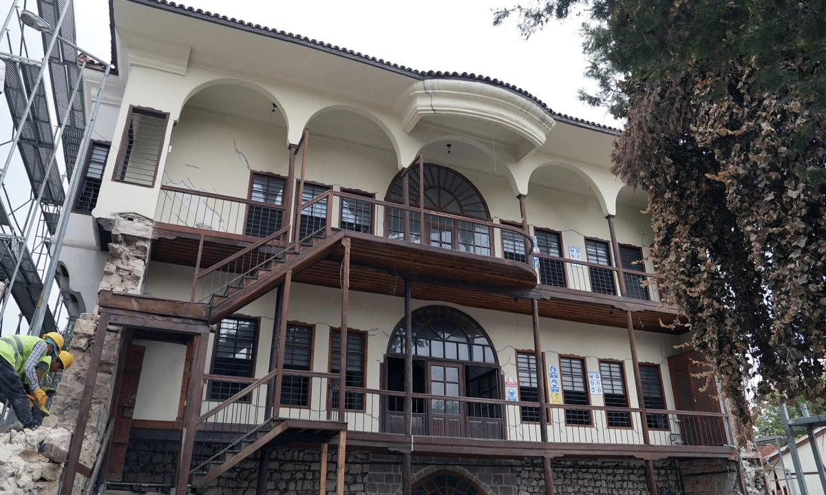 Tescilli Kocabaş Konağı&rsquo;nda Titiz Restorasyon S&uuml;reci S&uuml;r&uuml;yor