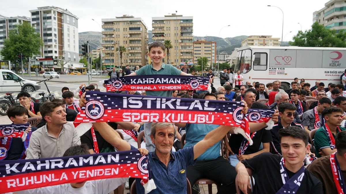 Tribün Ruhunu Meydana Taşıdılar: İstiklalspor’un Galibiyetine Dev Ekranlı Kutlama!