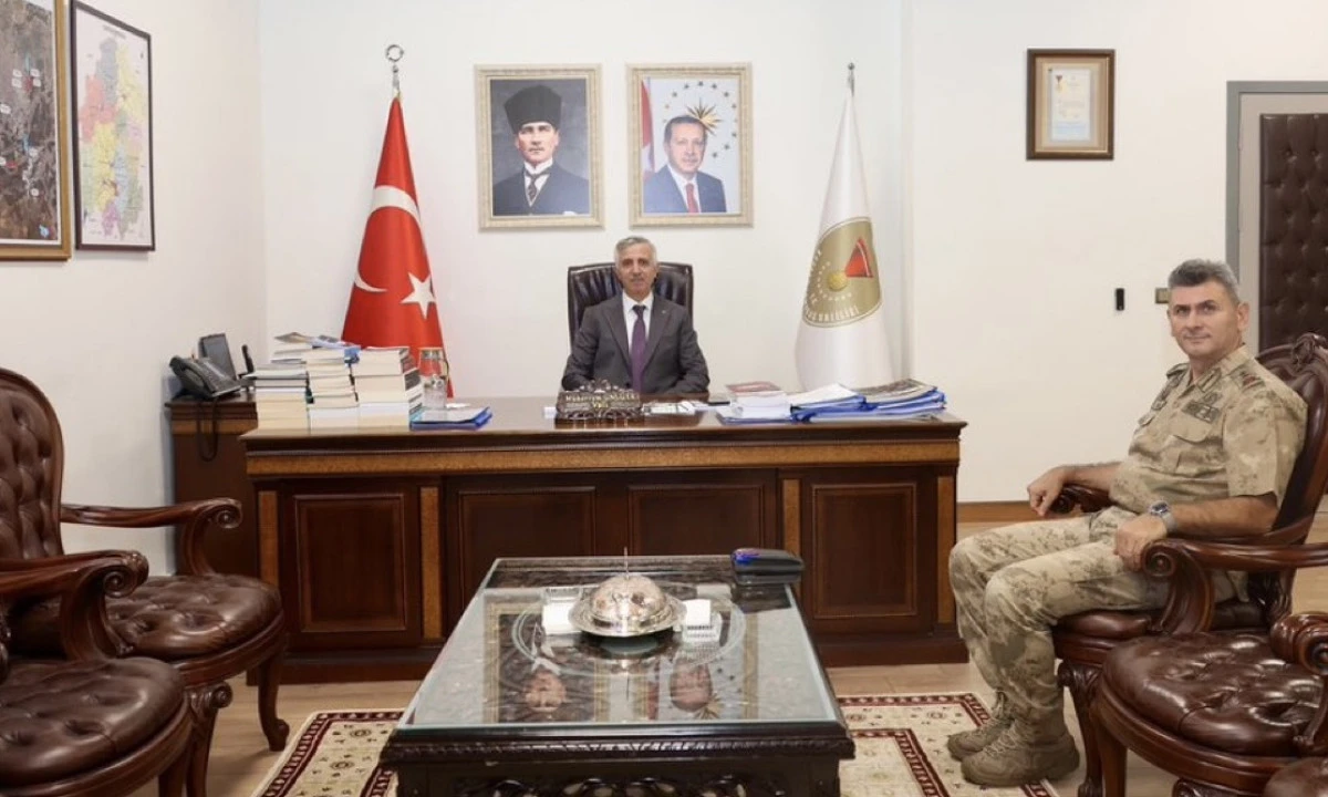 T&uuml;mgeneral Ali Gemalmaz&rsquo;dan Vali &Uuml;nl&uuml;er&rsquo;e Veda Ziyareti