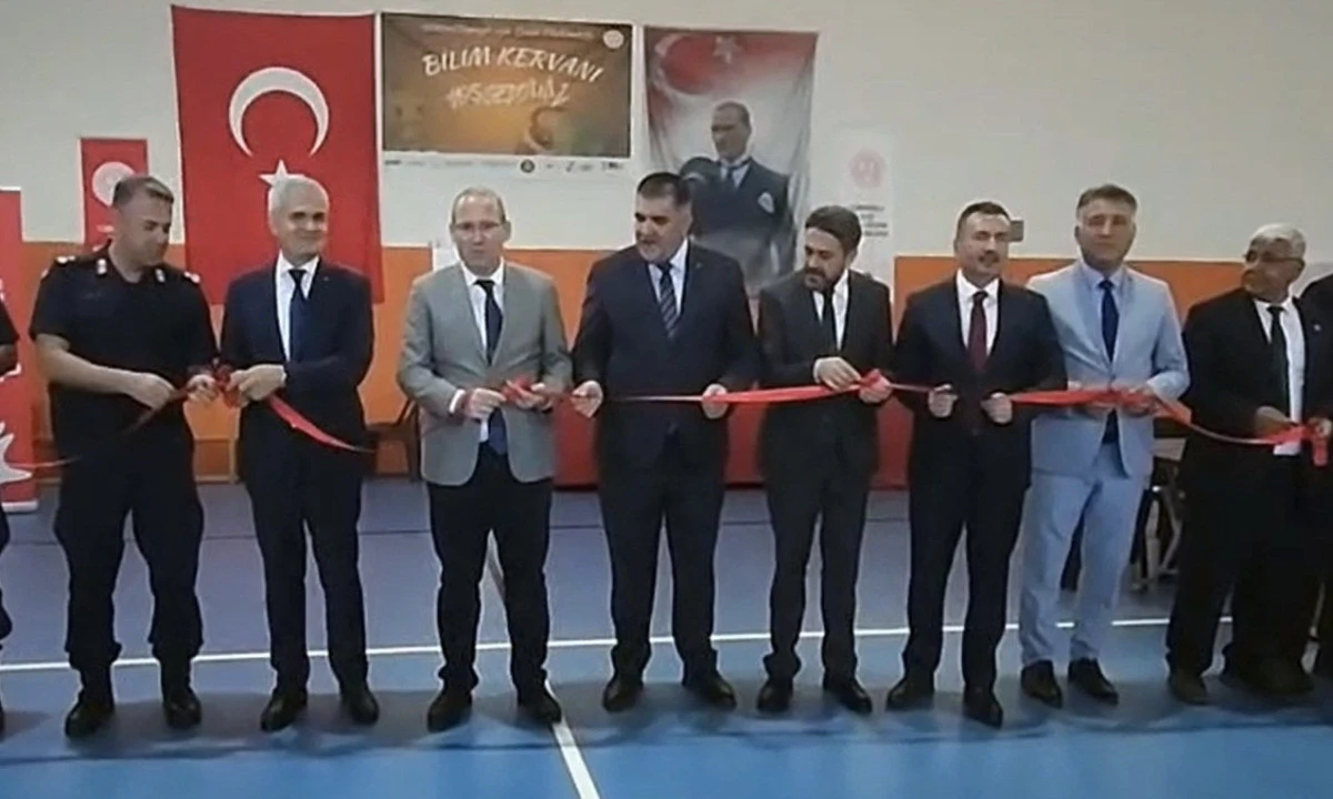 T&uuml;rkoğlu&rsquo;nda Bilim Kervanı Finali B&uuml;y&uuml;k Beğeni Topladı