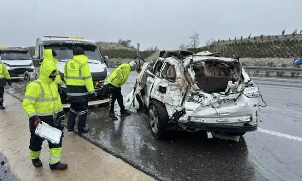 T&uuml;rkoğlu&rsquo;nda Feci Kaza: 1 Kişi Hayatını Kaybetti, 1 Kişi Yaralandı