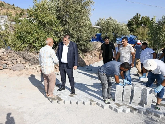 Türkoğlu’nda Parke Seferberliği: Başkan Karaca “Yapılmadık Yer Bırakmayacağız”