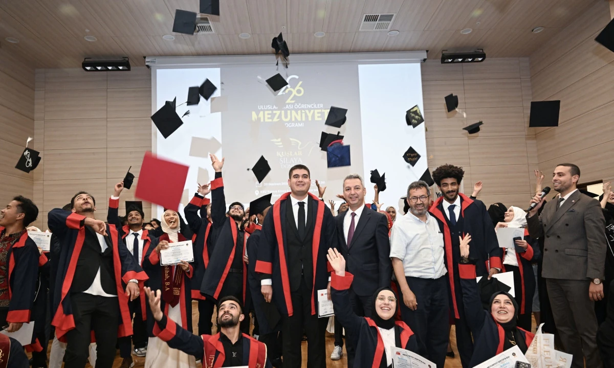 Uluslararası &Ouml;ğrenciler Mezuniyet Coşkusunda Buluştu