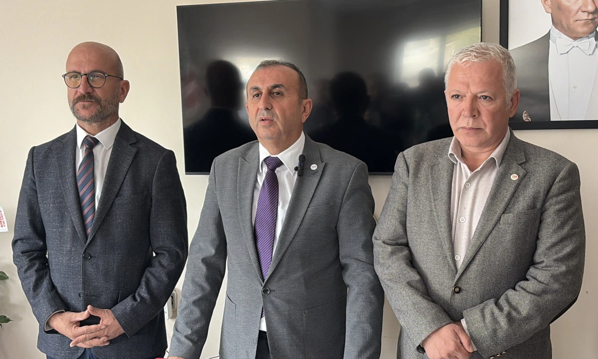 &Uuml;nal Ateş&rsquo;ten basın &ouml;zg&uuml;rl&uuml;ğ&uuml; &ccedil;ıkışı: &ldquo;Ger&ccedil;ekler hapsedilemez&rdquo;