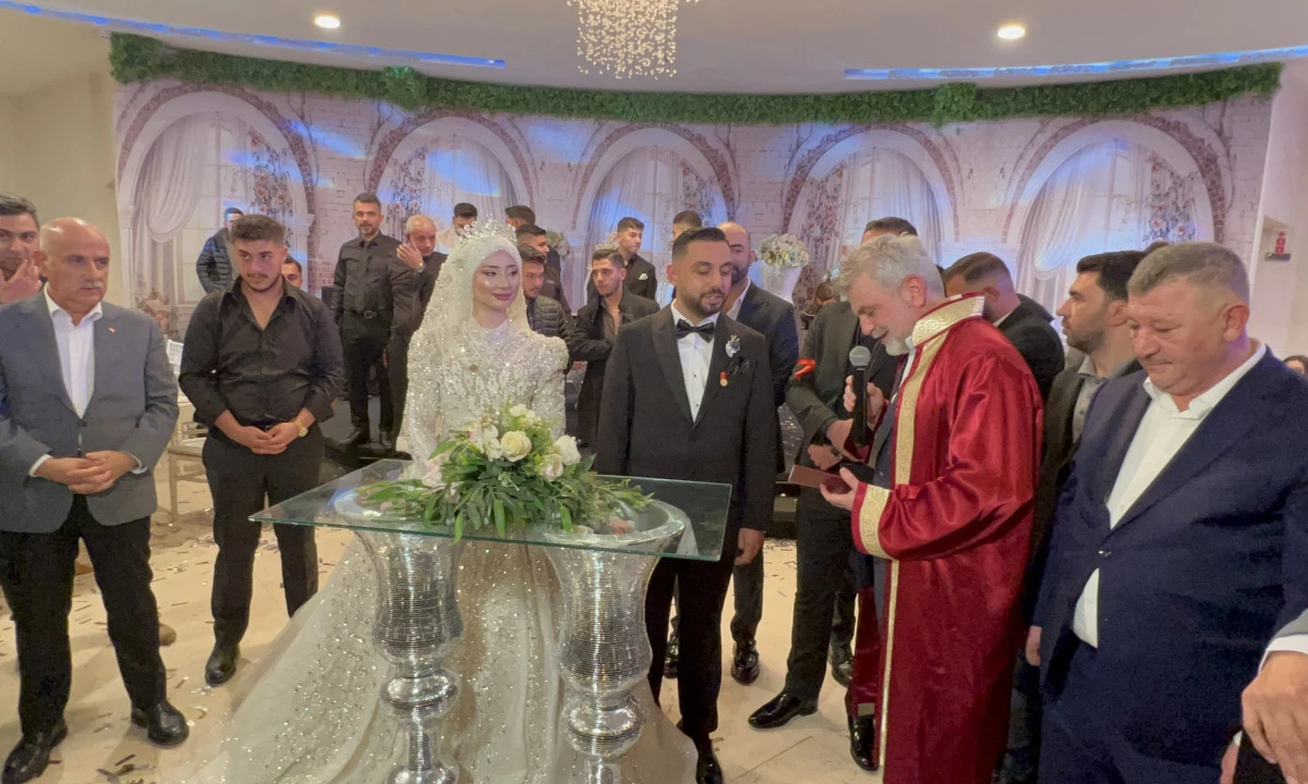 Uyduran ve G&uuml;ler Ailesi: Başkan G&ouml;rgel&rsquo;in Kıydığı Nik&acirc;h Şehri Buluşturdu
