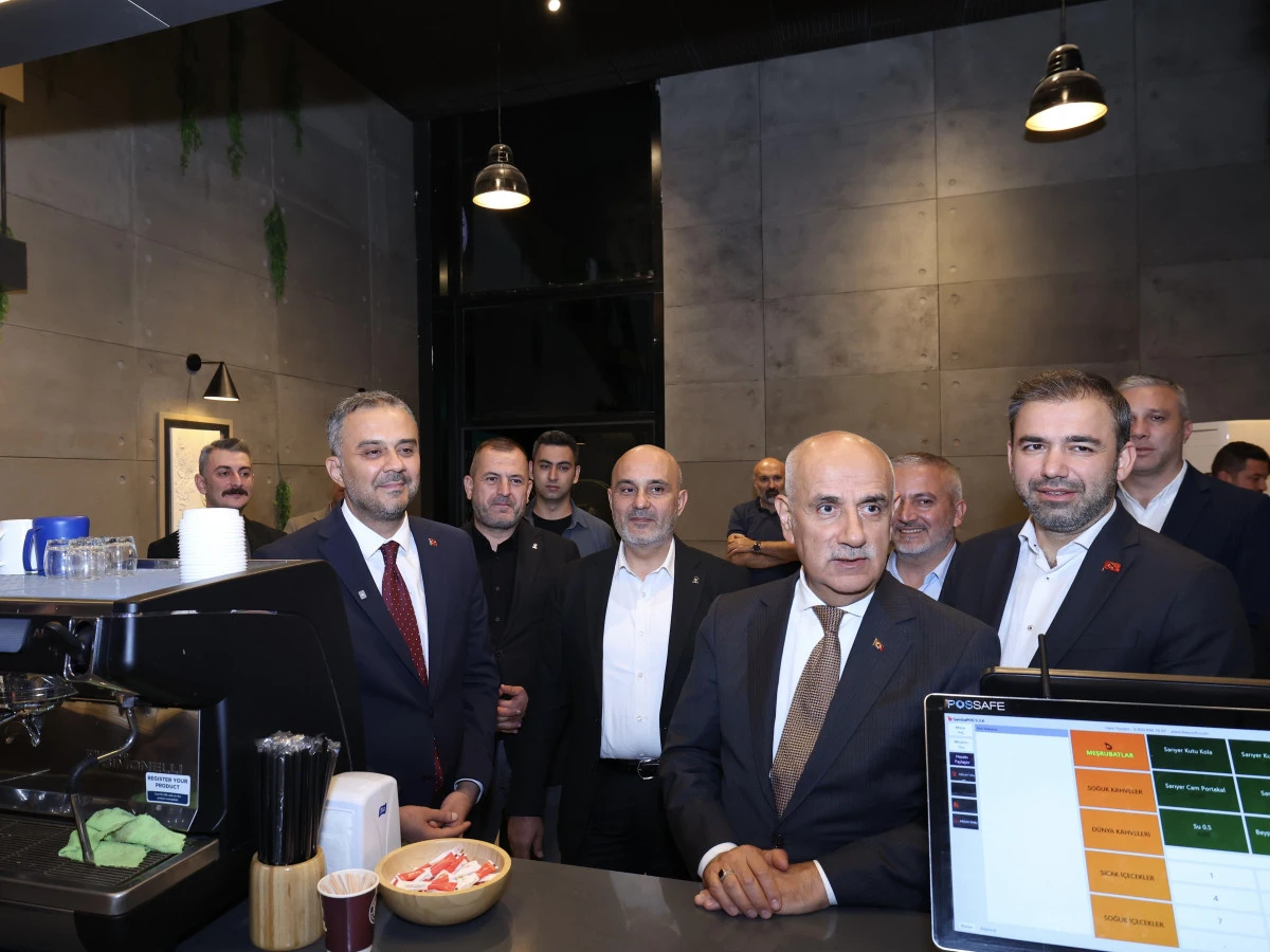 Vahit Kirişci’den Onikişubat Belediyesi’nin yeni markası KahveOn2’ye tam not