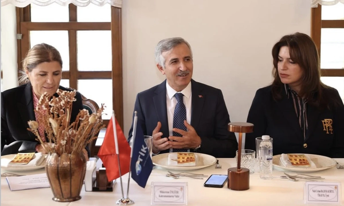 Vali Mükerrem Ünlüer, “Hayata Bağlayan İlmekler” Programında Kadın Kooperatifleriyle Buluştu