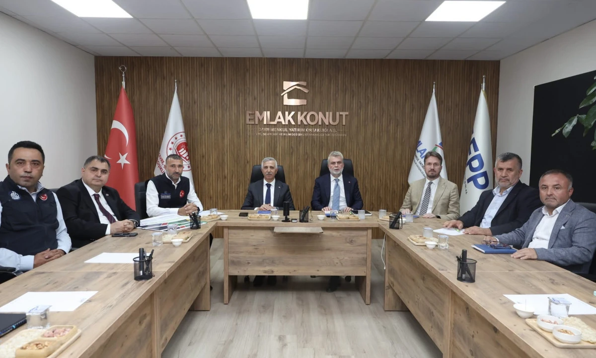 Vali &Uuml;nl&uuml;er ve Başkan G&ouml;rgel Emlak Konut Projelerini İnceledi