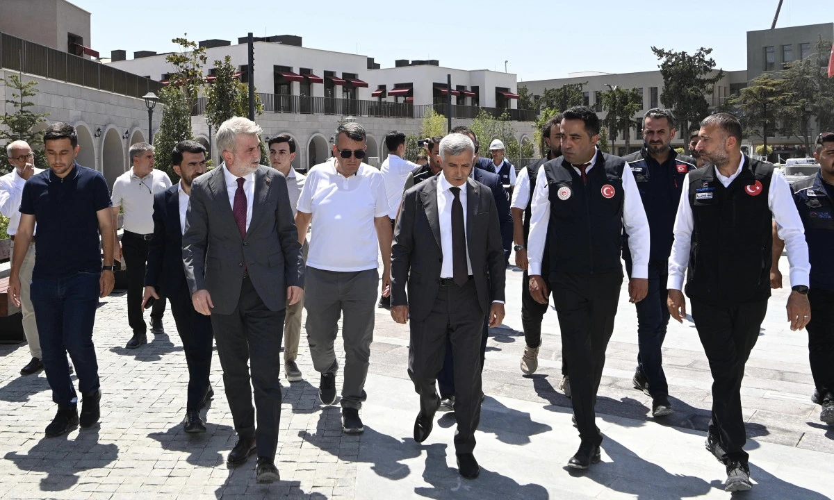 Vali &Uuml;nl&uuml;er ve Başkan G&ouml;rgel, Trabzon Caddesi ile Demirciler &Ccedil;arşısı&rsquo;nda 
