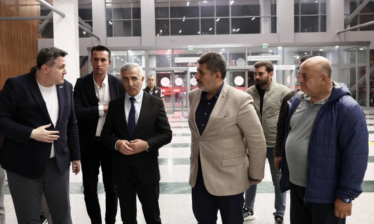 Vali &Uuml;nl&uuml;er ve Debgici&rsquo;den kazada yaralanan Karako&ccedil;&rsquo;a hastanede ziyaret