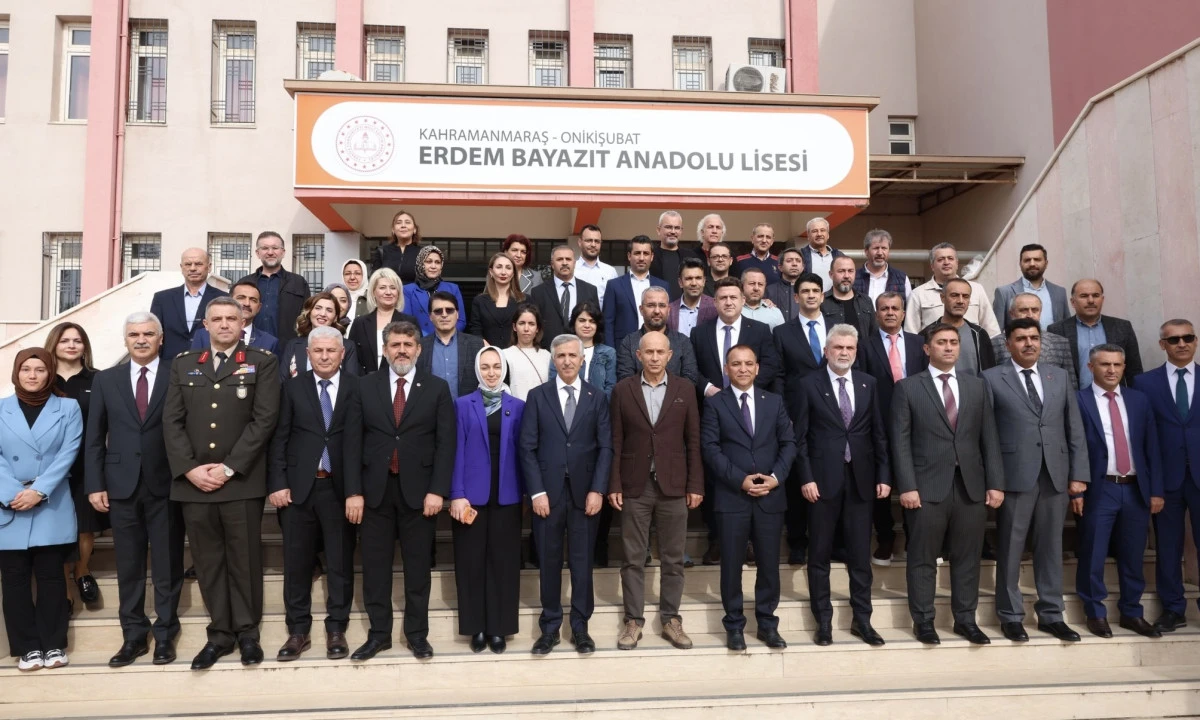 Vali Ünlüer’den 24 Kasım’da Anlamlı Ziyaret: Öğretmenler Günü Coşku ve Sürprizlerle Kutlandı