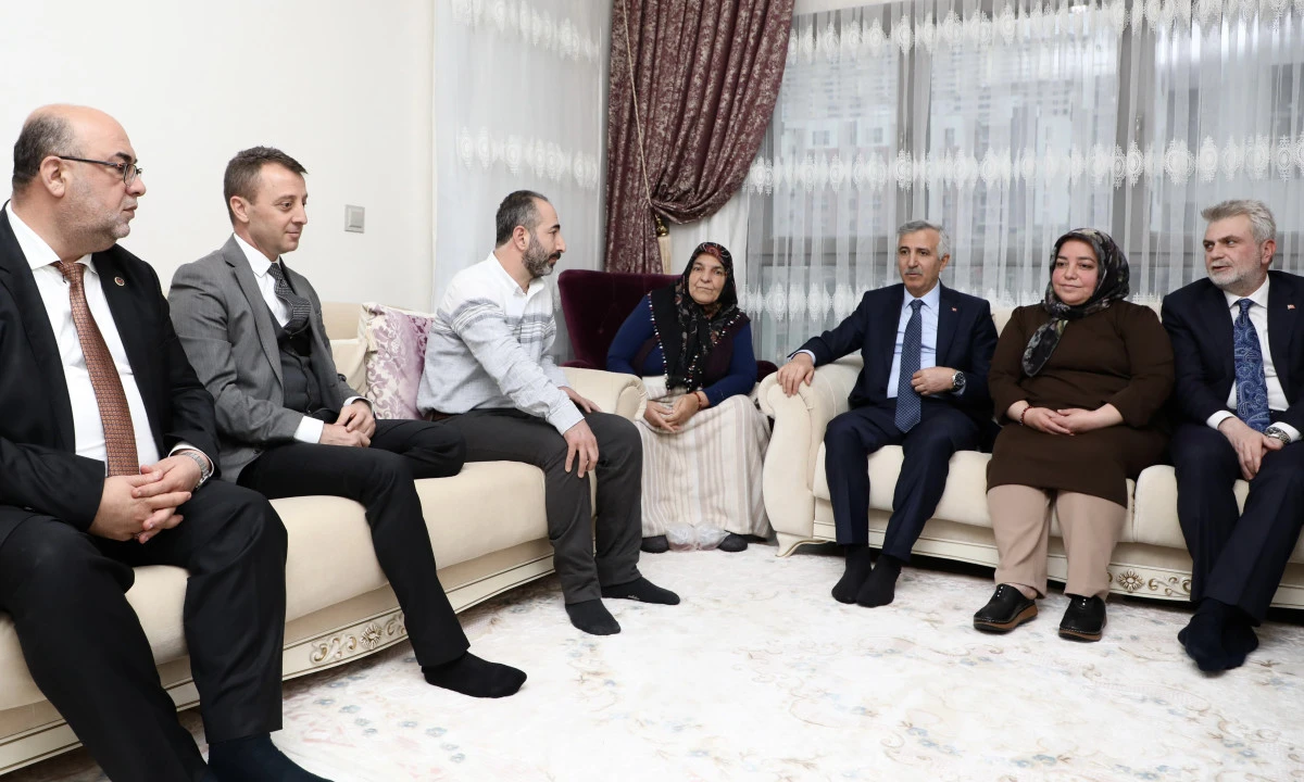 Vali &Uuml;nl&uuml;er&rsquo;den Doğukent TOKİ konutlarında anlamlı ziyaret