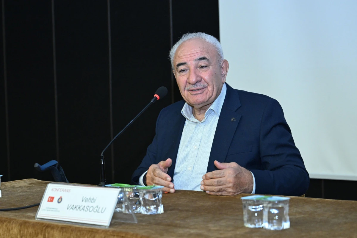 Vehbi Vakkasoğlu KSÜ’de “İrfan Geleceğimizin Bilinmeyenleri” Konulu Konferans Verdi