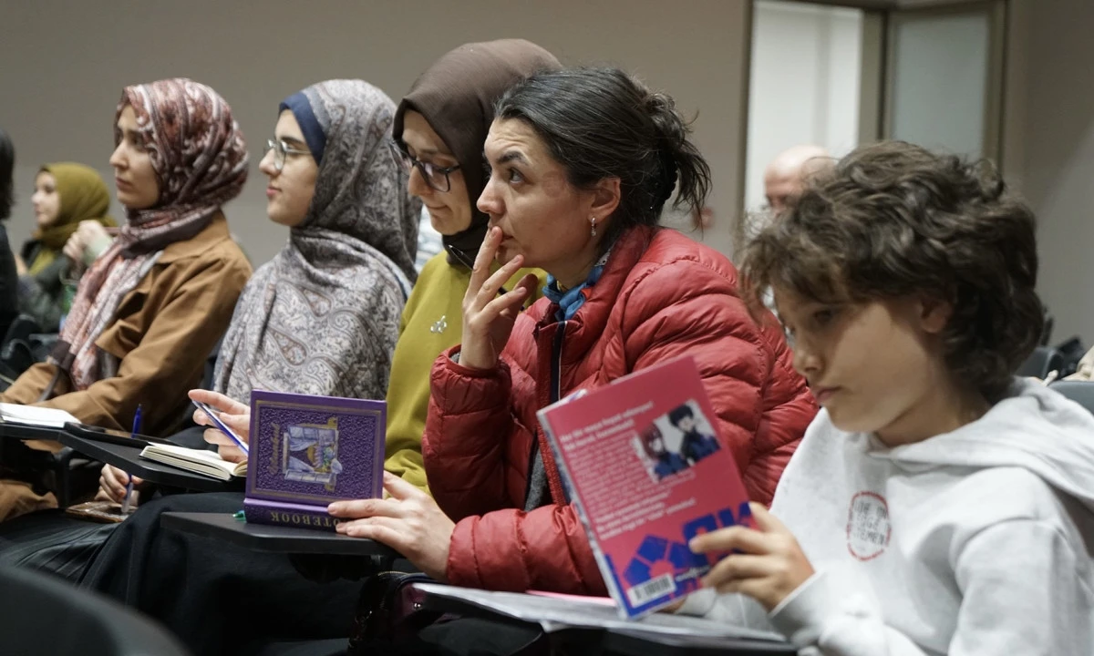 Yazarlık Akademisinde Edebiyatın Duygusal Derinliği Konuşuldu