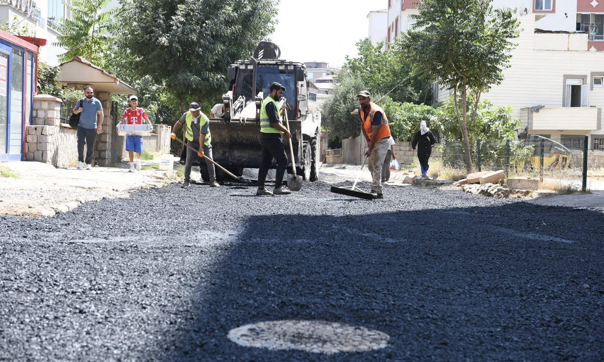 Yunus Emre Mahallesi&rsquo;nde Altyapı Yatırımları &Uuml;styapıyla Tamamlanıyor