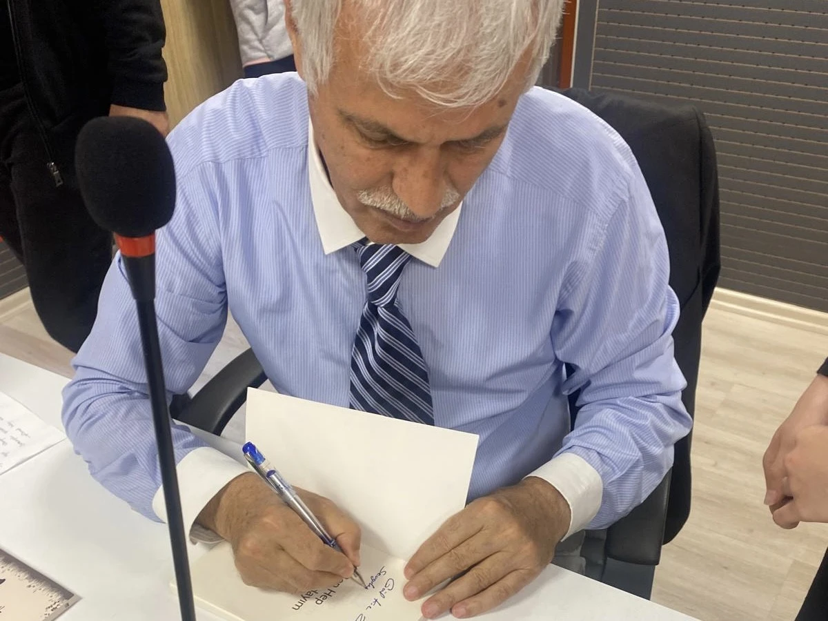 Yunus Emre Ortaokulu Öğrencileri Okuyarak ve Yazarak Büyüyor