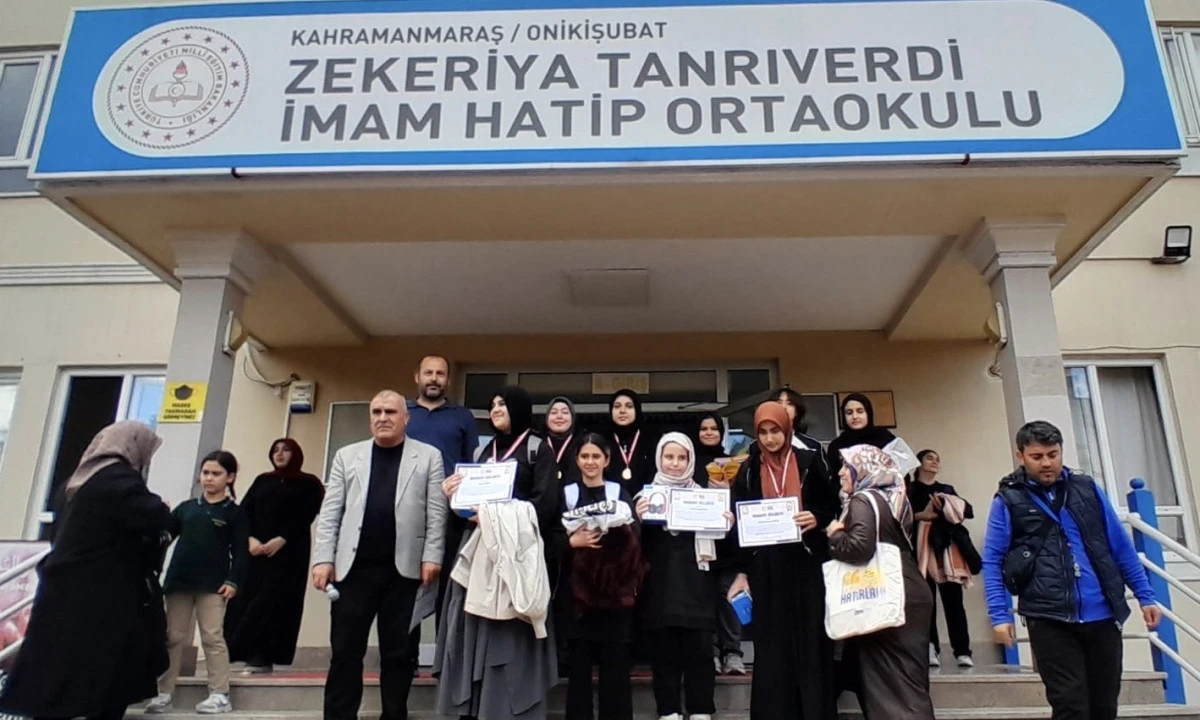 Zekeriya Tanrıverdi İmam Hatip Ortaokulu başarılarıyla dikkat &ccedil;ekiyor