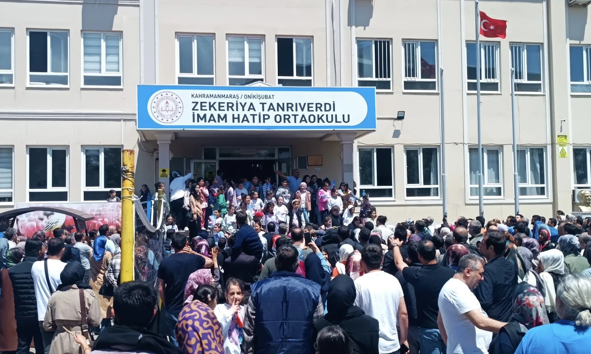 Zekeriya Tanrıverdi Kız İmam Hatip Ortaokulu&rsquo;nun Yarışmasına Yoğun İlgi